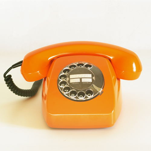 Téléphone orange circa 60/70